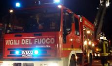 Auto a fuoco nella notte, intervengono i vigili del fuoco