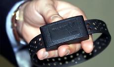 Maltratta la madre per due anni, braccialetto elettronico per il figlio