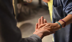 Minorenni in comunità: scontro politico sui costi