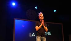 Schettini diverte e insegna