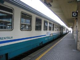 Rissa sul treno, un giovane ferito