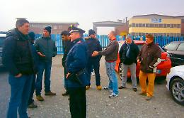 Lavoro a rischio, picchetto davanti alla Rivoli