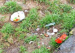 Via Galluzzi, quasi una discarica