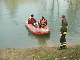 Recuperato nel fiume il corpo di una ragazza