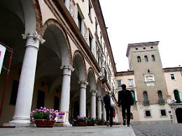 "Alzano l'Irpef del 60%"
Il Pdl attacca sul bilancio