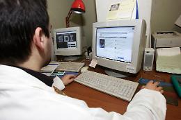 Spiavano mail per realizzare frodi informatiche, 12 denunce