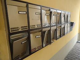 Vandali scatenati contro le cassette delle lettere