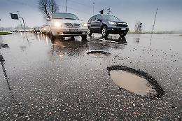 Nuove buche e danni alle auto