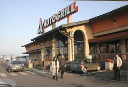 Doppio assalto all'Autogrill, kosovari ai domiciliari