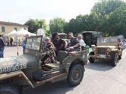 Veicoli militari in passerella