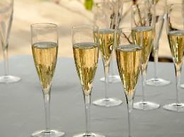 Prosecco&co battono Champagne, boom bere facile e low cost