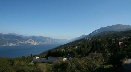 Sulle pendici del Baldo, all'orizzonte il Garda: sulla tavola birra di castagne