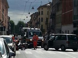 Scontro in via Ghisleri, ferito uno scooterista