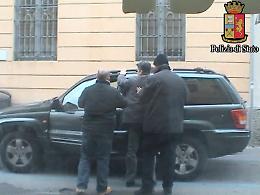 Assolda un killer per uccidere il marito, donna alla sbarra