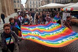 La carica dei cento
in marcia per la pace
