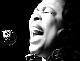 La voce black di Habaka Kay Foster Jackson sposa lo spirito del Natale 