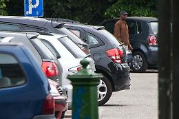 Abusivi e zingari, rabbia: 'Vogliamo agenti in borghese'
