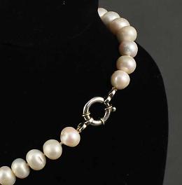 Collana di perle, spunta la padrona