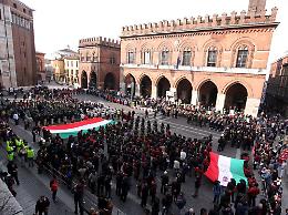Penne e piume al vento: maxi raduno di alpini e bersaglieri