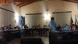 Annullo postale per i 18enni, in Comune esplode la polemica