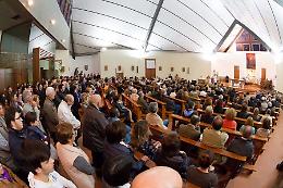 Stretti in preghiera per Vale