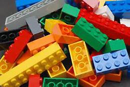 Mattoncini lego all'ombra del Torrazzo