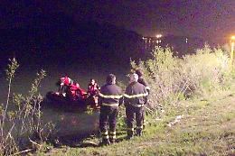 Con l'auto nel Po
Salvata dal marito