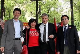Vendola al fianco di Galimberti, 'galvanizza'  la folla in piazza Roma
