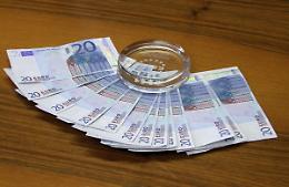 Paga con 20 euro falsi dal fornaio, denunciato un 37enne rumeno