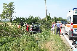 Con l'auto giù dalla scarpata, grave un 34 enne