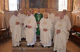 Il 50&deg; di sacerdozio del vescovo con i sacerdoti classe 1964