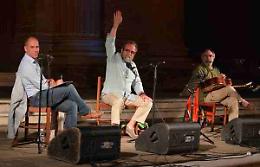 Giobbe Covatta show sul sagrato del Duomo