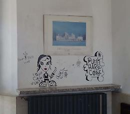 Stazione Fs, muri sporchi e imbrattati
