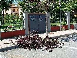 Piazzetta Dello Studente devastata dai vandali