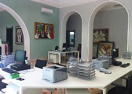 Esagitato minaccia dipendente dell'Urp con una sedia