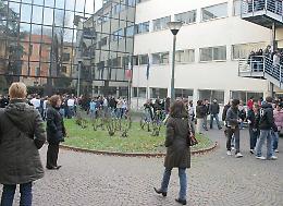 Minaccia telefonica: 'Promuovete lo studente o salta la scuola' 