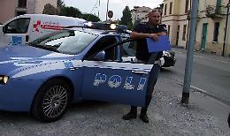 Una 29enne incinta urtata da un'auto, il conducente non si ferma
