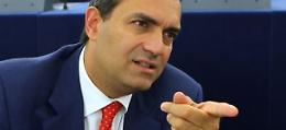 De Magistris, notificata sospensione