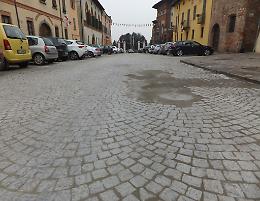 Porfido sistemato, via IV Novembre è più sicura
