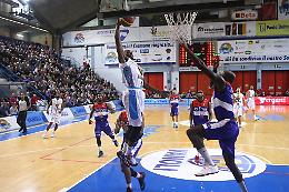 Palasport di Brescia occupato dagli Harlem Globetrotters, gara 5 dei playoff a Cremona
