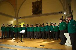 Le intense emozioni del coro degli Alpini