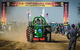 Fast pulling: 2.000 persone tra motori, polvere e musica