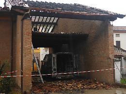 Le immagini dell'incendio a Isola Pescaroli