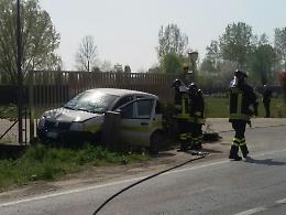 Incidente e schianto contro una centralina del gas