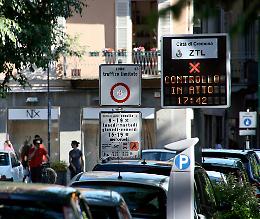 'Caro sosta' per i residenti. Ed è 'stretta' sui permessi