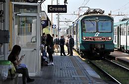 Treno cancellato e guasto al passaggio a livello, mercoledì nero per i pendolari