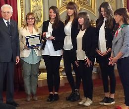 L'Einaudi premiata al Quirinale, Mattarella con le studentesse