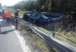 Schianto sulla curva
camion nella scarpata