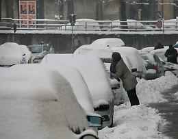 Multe alle auto bloccate dalla neve