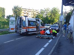 Perde il controllo della bici e cade: un ciclista ferito in via Sesto
